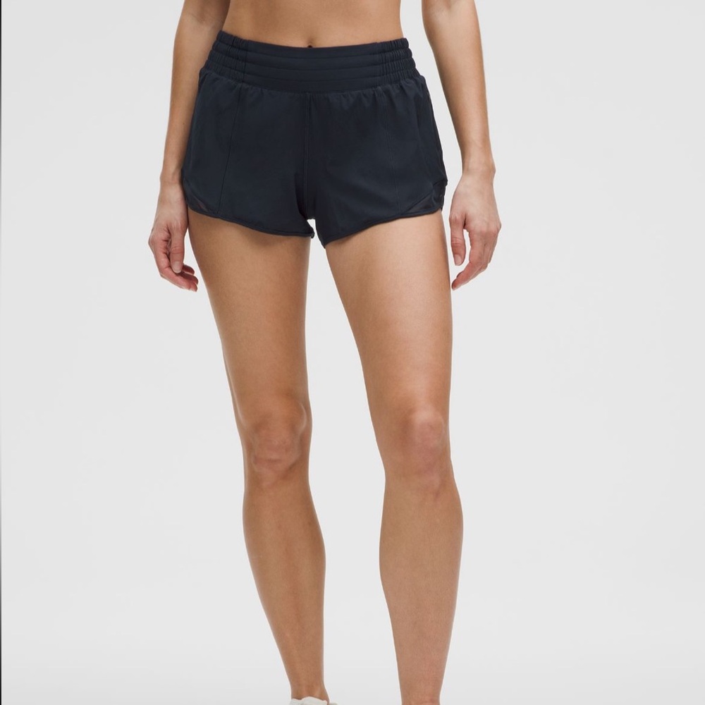 Lululemon Hotty Hot low rise shorts 2.5”
